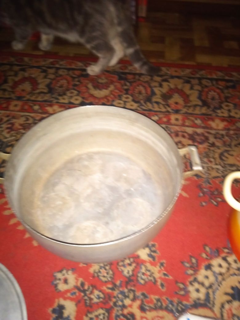 Продам две кастрюли