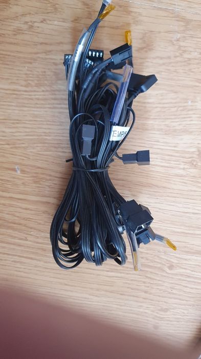 Thermaltake Commander F6 RGB LCD Multi Fan Controller