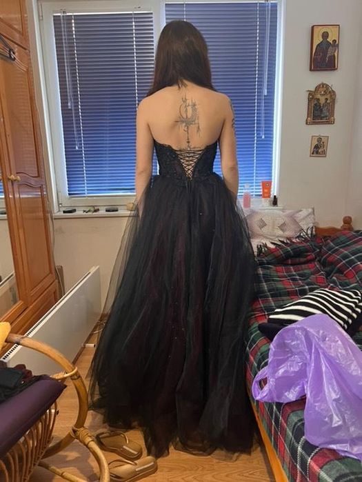 Бална рокля с корсет  ( черна -бурдо )