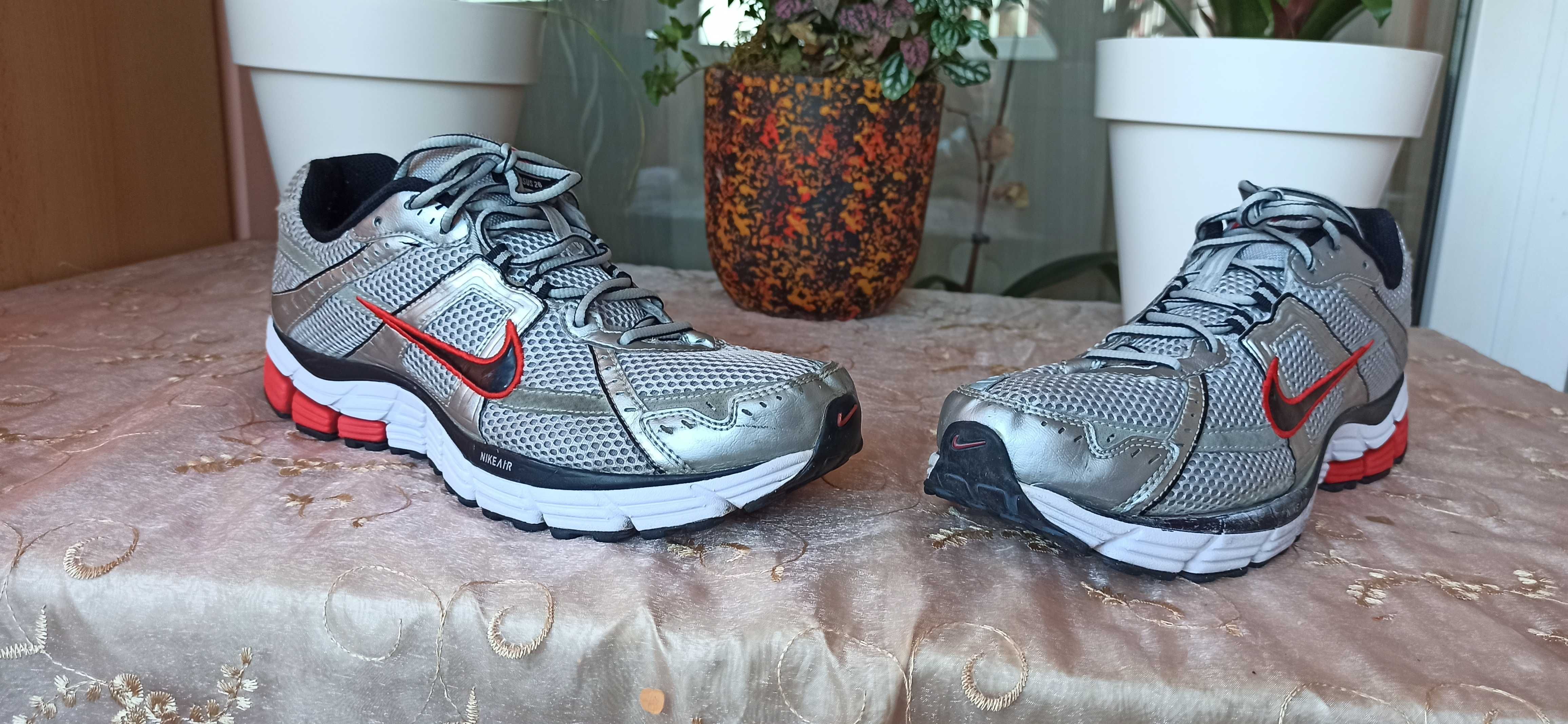 Nike №45,5 -35 лв, Quechua №42 -40лв, волейболни Mizuno № 43-40 лв