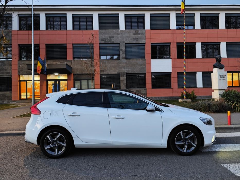 Volvo V40 R Design 2.0 Diesel D4, 190 Cp/Hp, panoramic, biturbo, piele