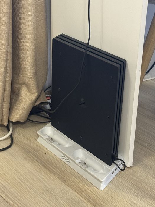 Вертикална стойка за PS4 Pro - бяла