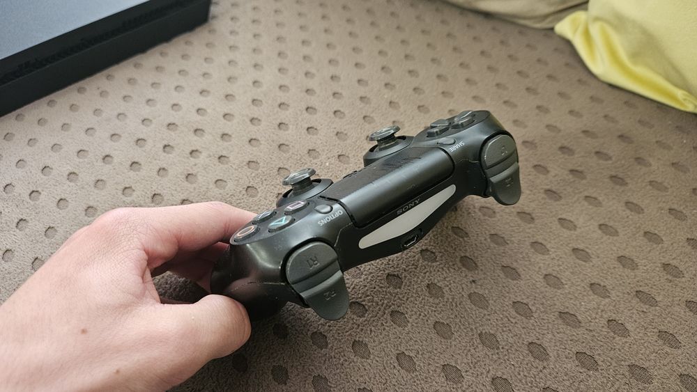 PS4 Slim Playstation/Плейстейшън 4 + контролер + 4 игри

Опи