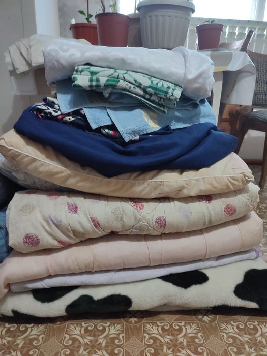 Одеяло, подушки, постельное белье, полотенца