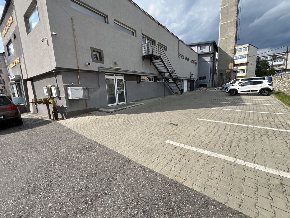 De închiriat  350 m