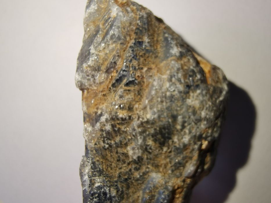 Голяма друза със сапфир (корунд) от Африка