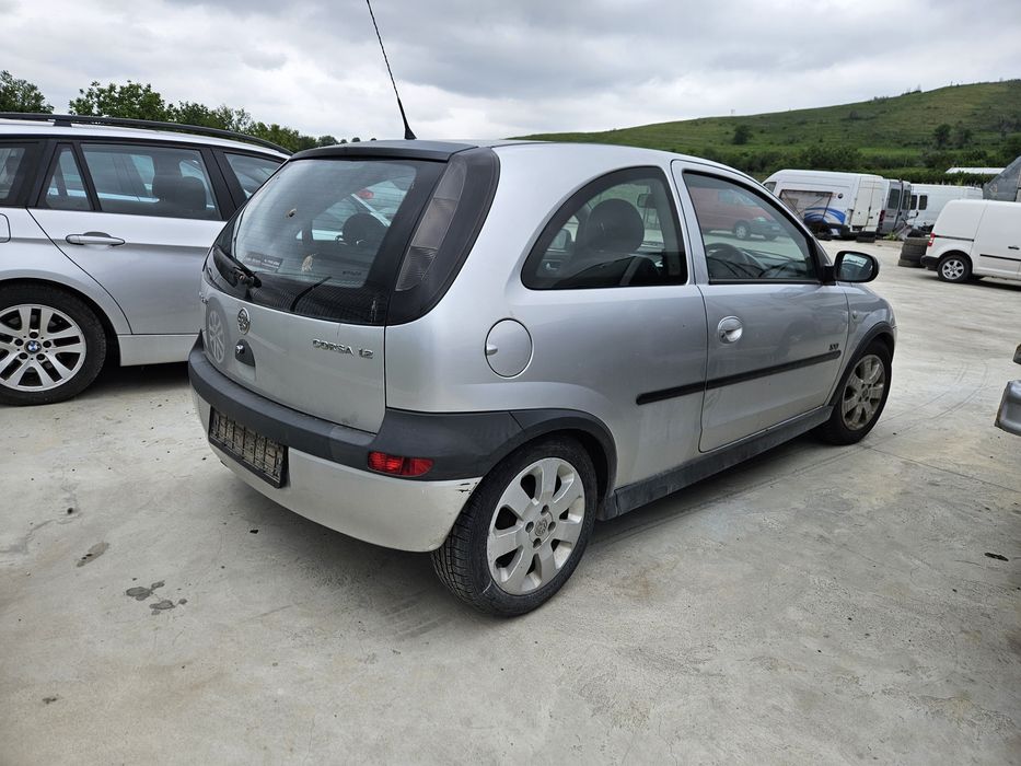 Опел Корса 1.2i НА ЧАСТИ