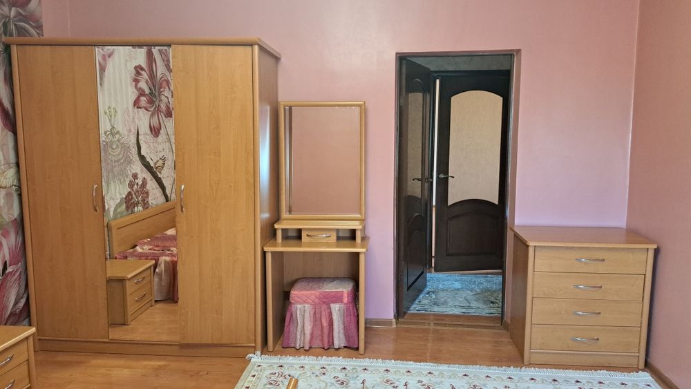 Продаю спальный гарнитур