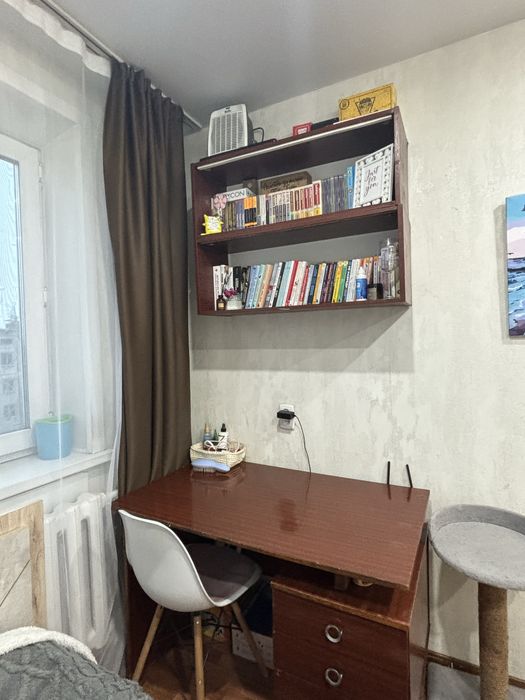 Отдам стол и полки