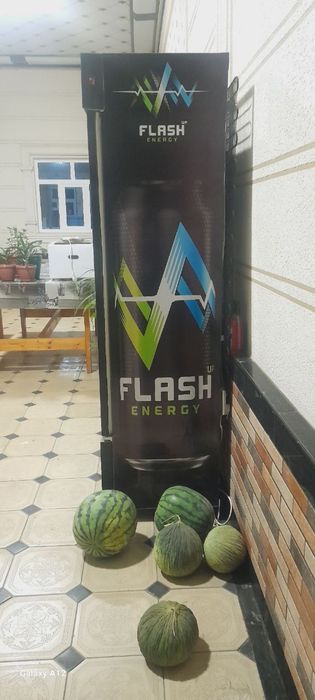 Витринный холодильник ЯНГИ