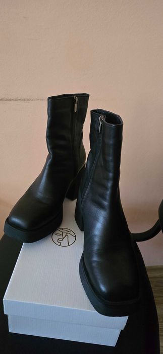 Дамски боти от естествена кожа номер 39