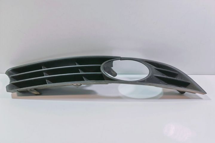 Grila bara  dreapta 3C0853666A Volkswagen VW Passat B6