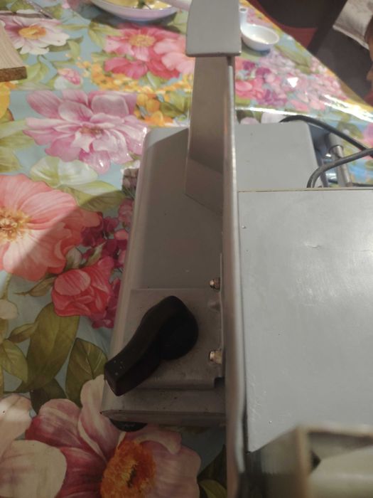 Колбасо резачка, машина за рязане на мезета