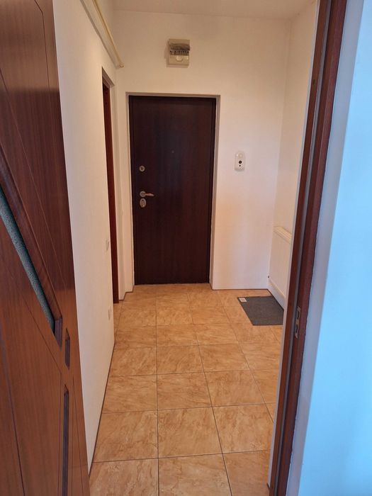 Vand apartament cu 1 camere si 2 garaje