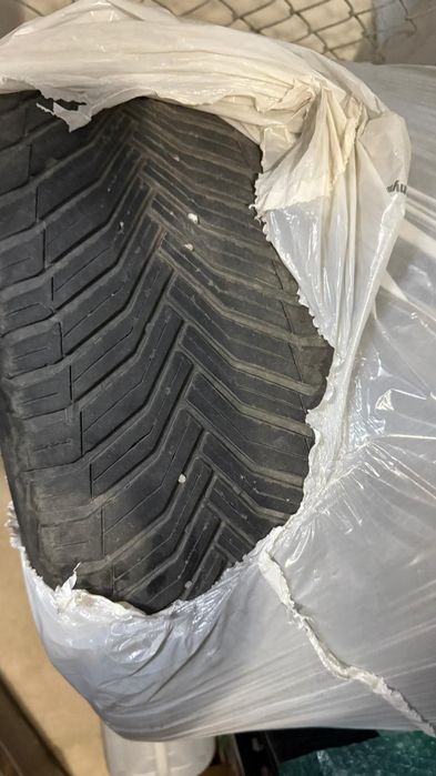 Vând 3 anvelope uzate 30000km  205/55/16 Michelin .Pret 400 lei