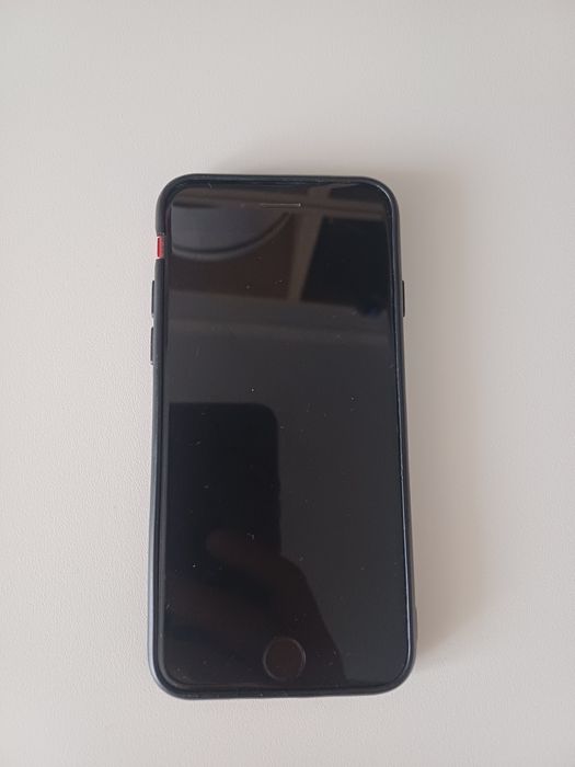 Продам Айфон 8 RED