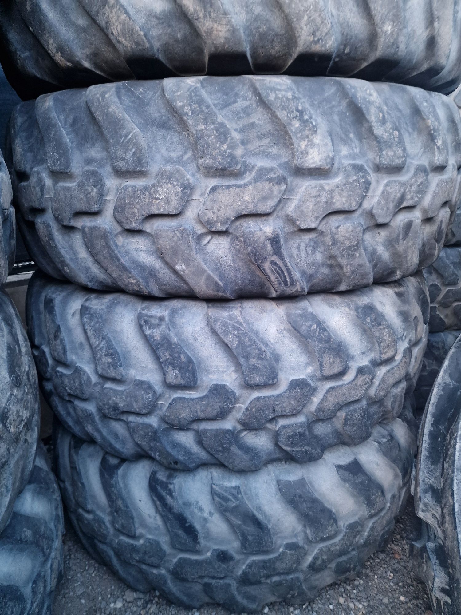 CAUCIUCURI  mpt 455/70R24 marca Dunlop