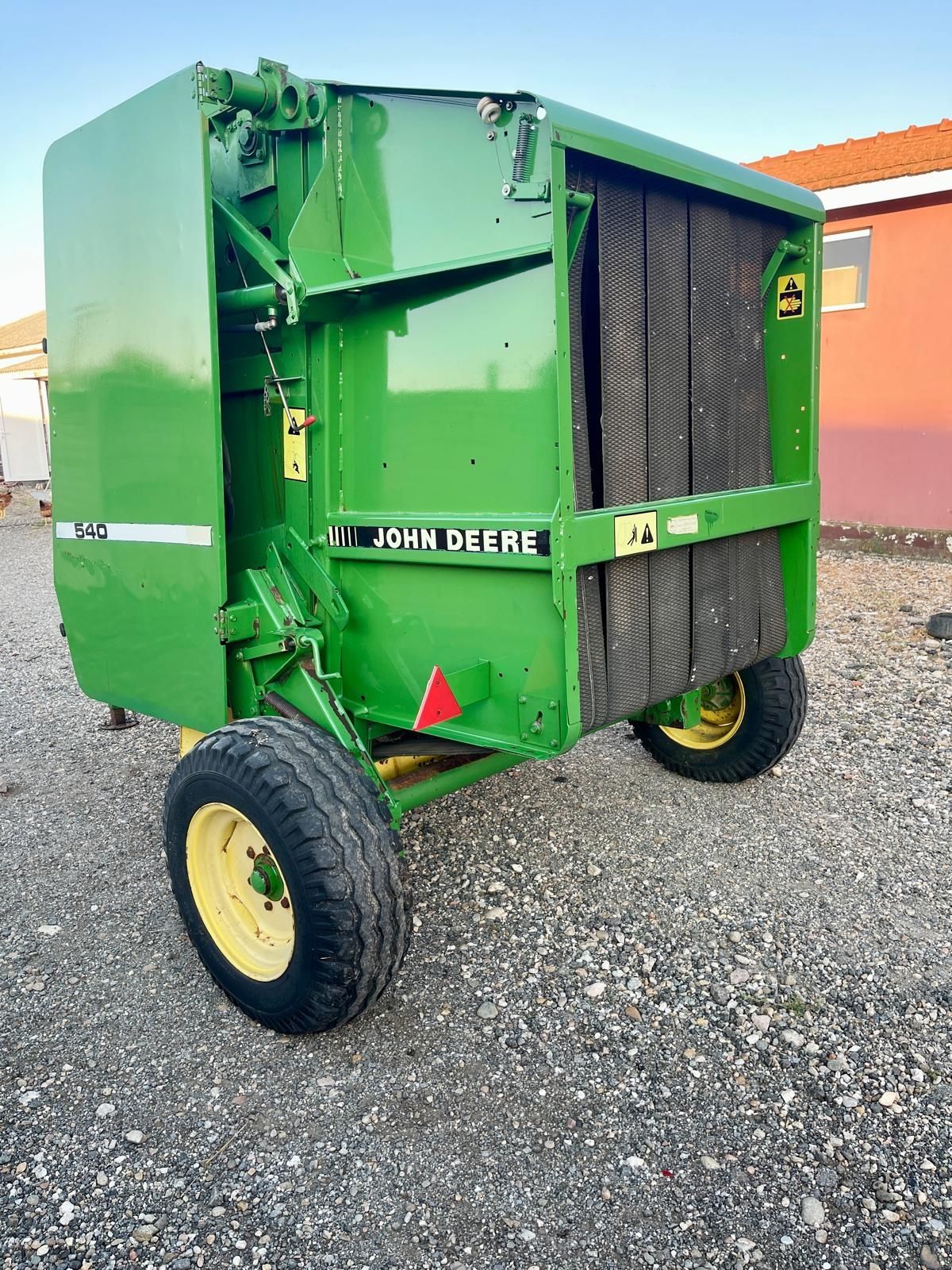 Vand presa de baloti rotunzi balotiera John Deere 540 mica de deal