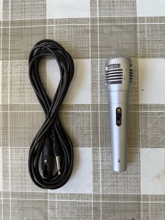 Divx 636k cu microfon inclus.