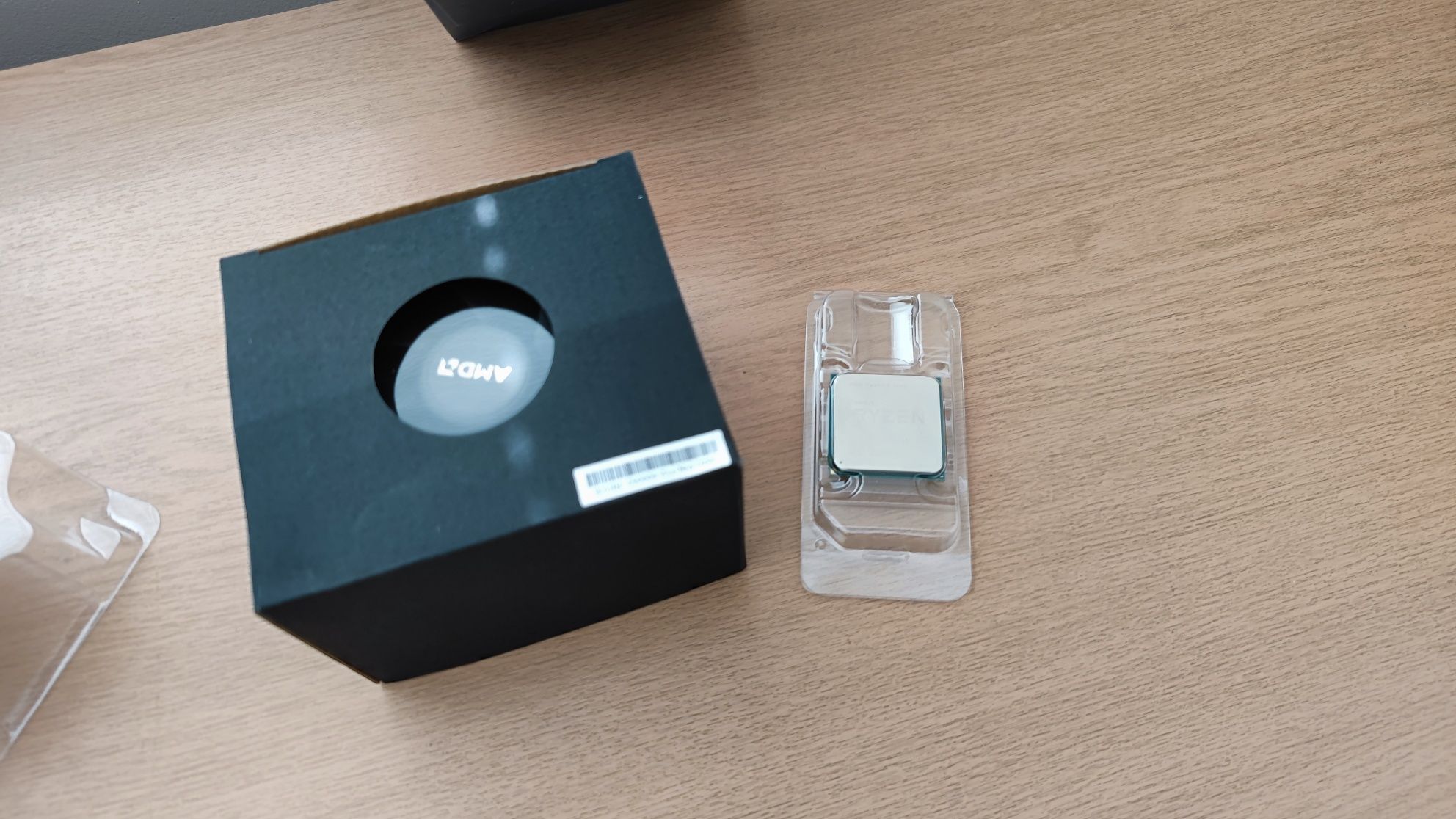 Ryzen 5 2600 със стоково охлаждане