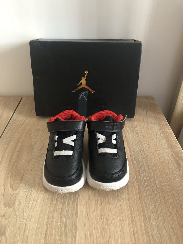 Adidasi Nike Jordan copii
