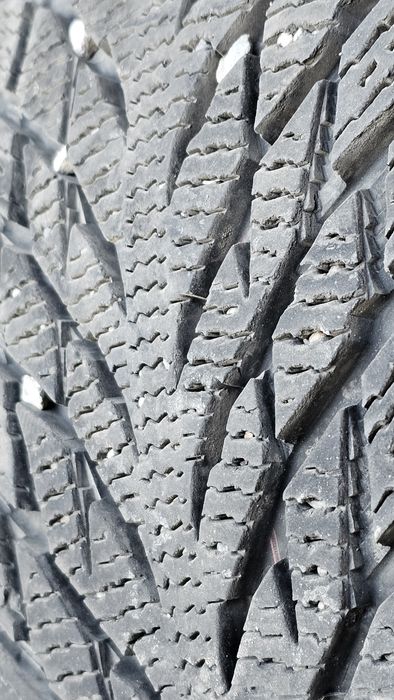 Зимние шины Nokian Hakkapeliitta R3 235/45 R17 
В отличном состоя