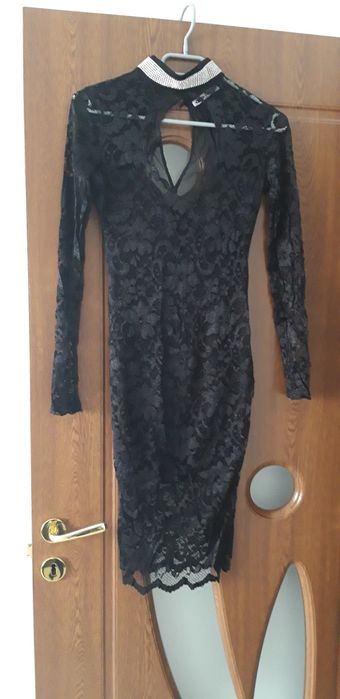 Rochie de seară neagră din dantelă