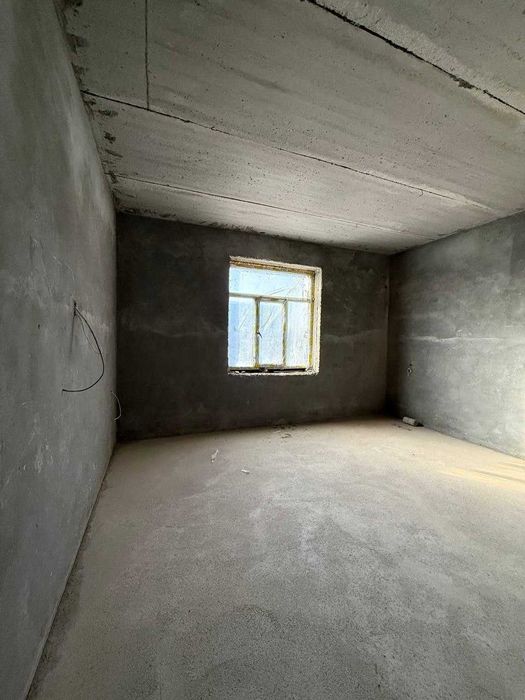 3х комнатная квартира 82кв/м в состоянии коробки по ул.Титова