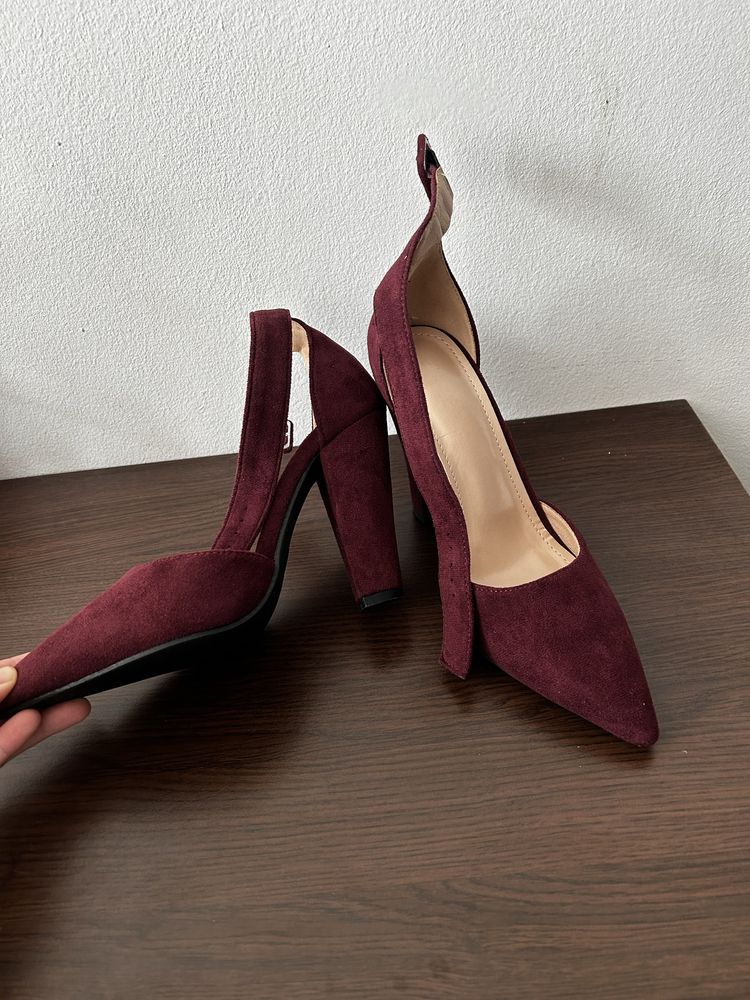 Pantofi eleganti din catifea de eveniment