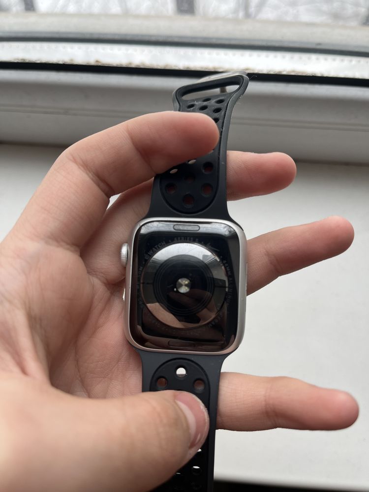 Продам apple watch series 5 44mm, Nike, aluminum & ceramic case.