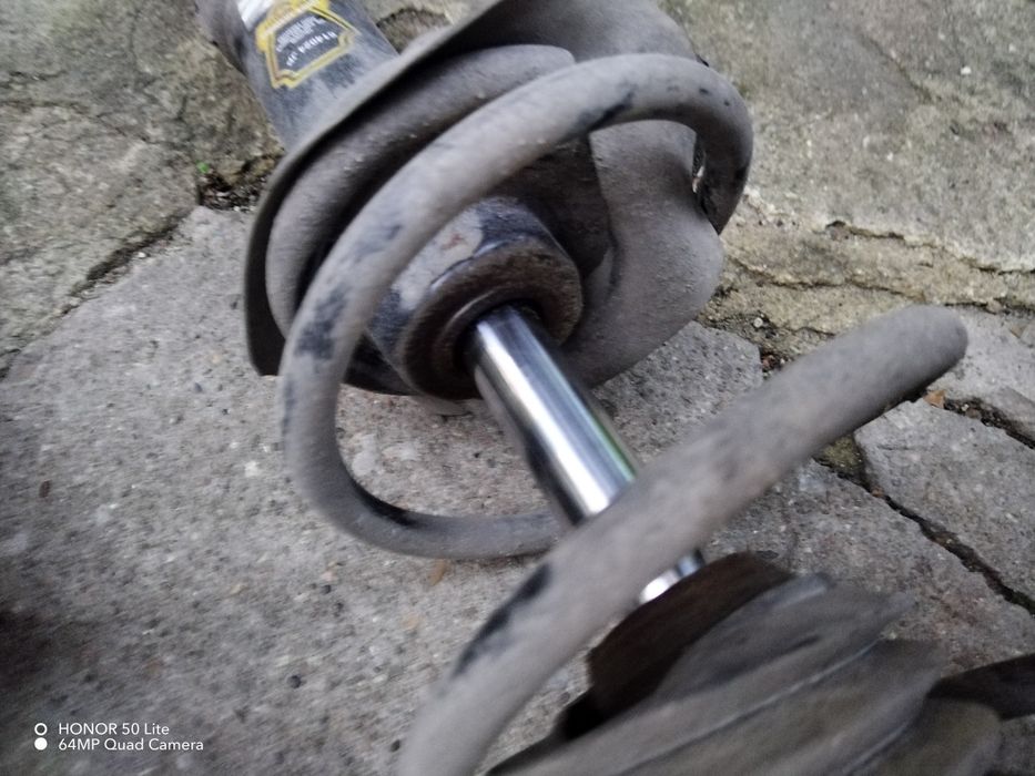 Е60 амортисьори предни