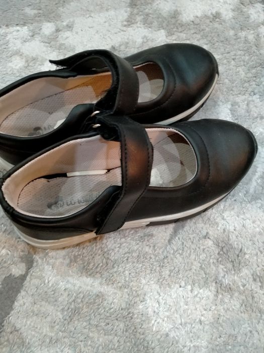 Продам туфли для девочки