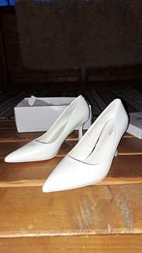Бели обувки на ток 8 см