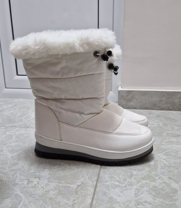 Бели зимни апрески