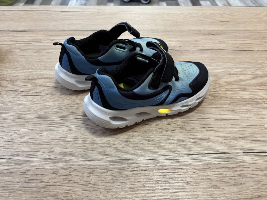 детски светещи маратонки и кецове