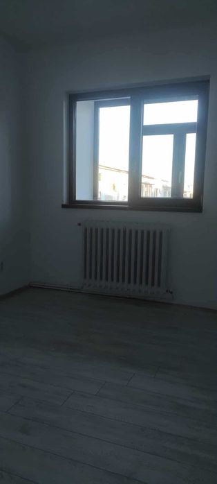 Inchiriez apartament cu 4 camere