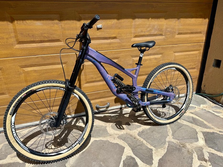 Bicicleta downhill Yt tues