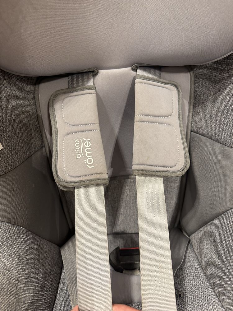 Scaun auto Britax Romer Dualfix  i-Size 360 cu insert 0 luni