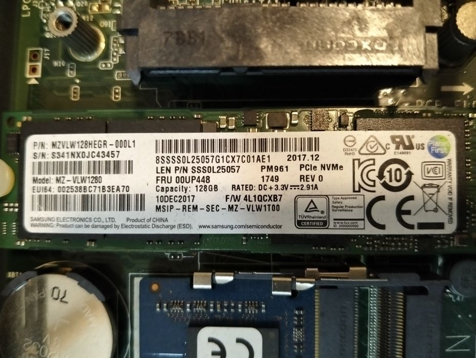 Lenovo Think Centre M715q