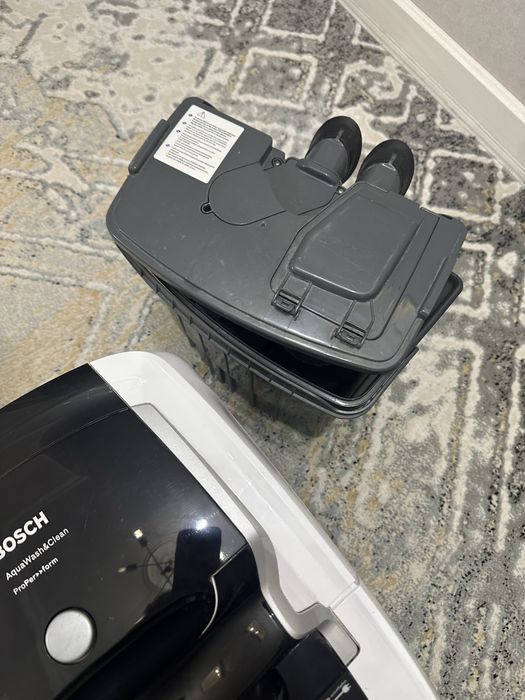 Пылесос моющий  bosch