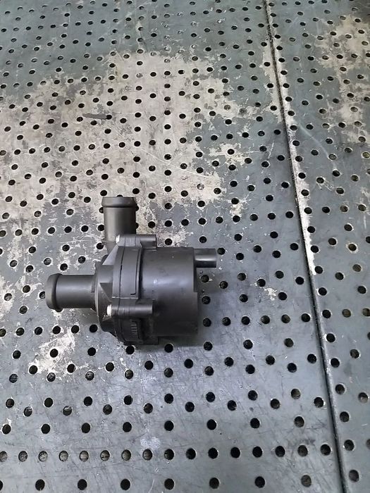 Pompa recirculare apa 2.0 tdi vw golf 7 5q0965567j