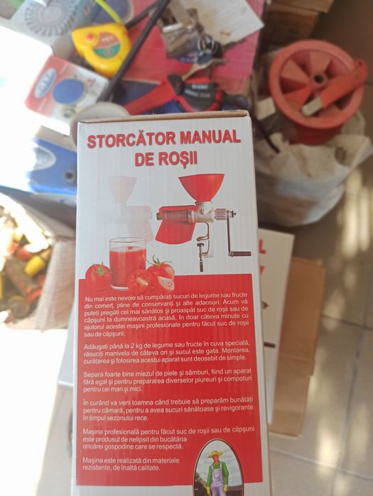 Mașina tocat roșii scoate semințele pentru bulion