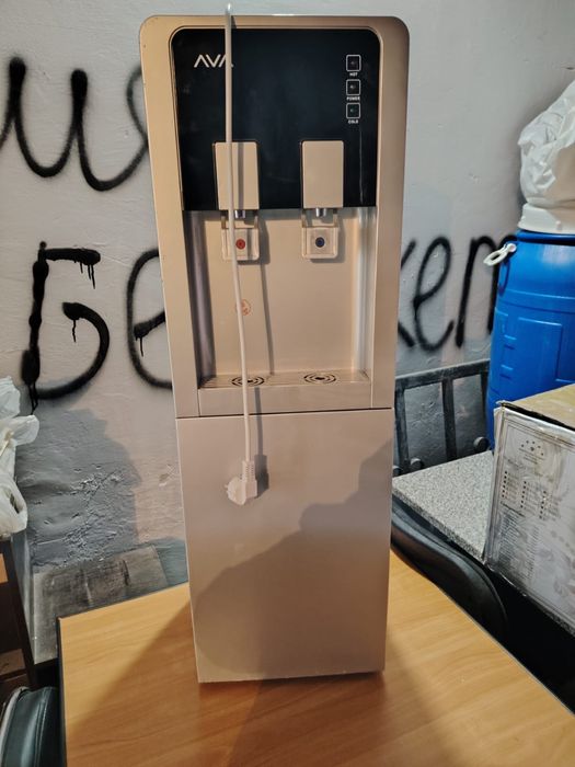 Продам диспенсер куллер для воды