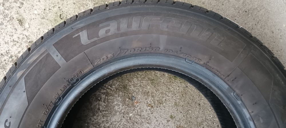 Vând două anvelope vară Laufenn pe 15"