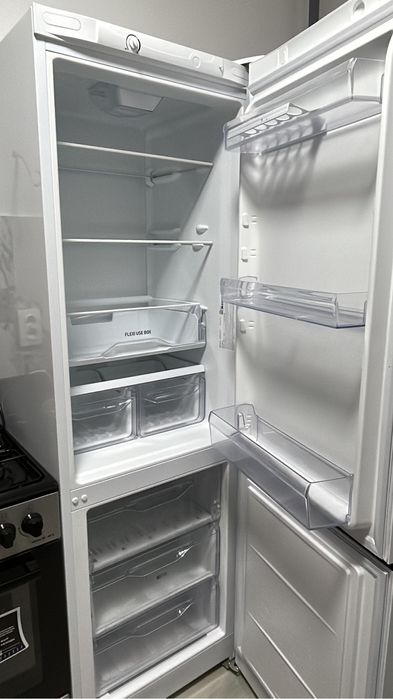 Продаем холодильник в отличном состоянии Indesit