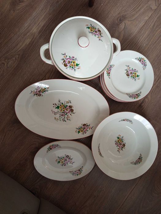 Старинен комплект за хранене