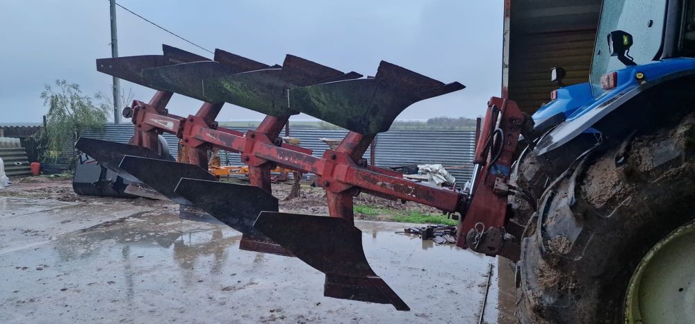 Vand plug NAUD 3+1 stare impecabila