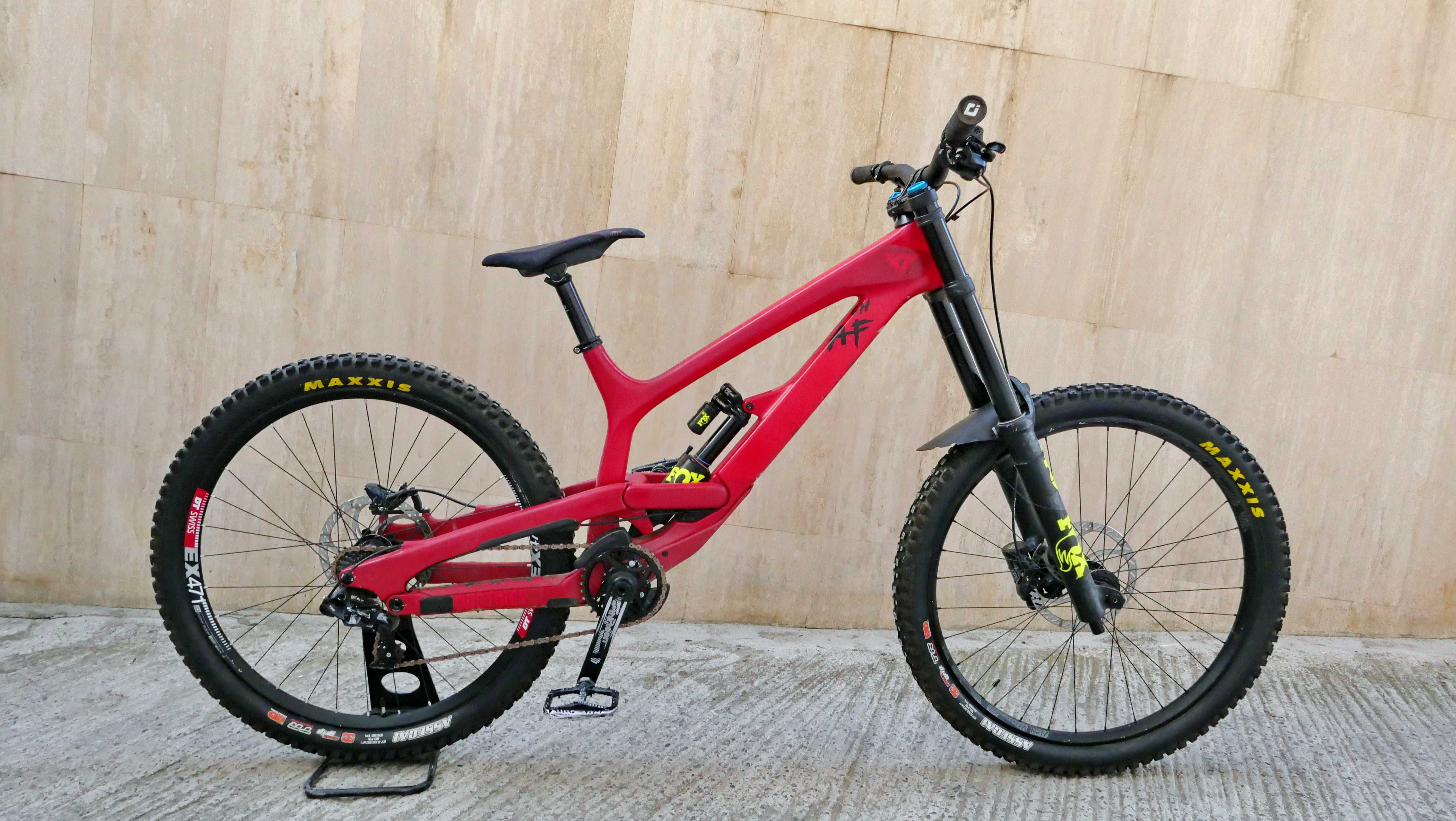 Yt Tues CF, 27.5 М, FOX Elite 40, 208 мм. ход, 1х7 Sram GX