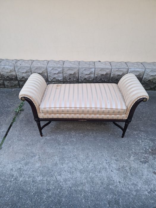 Страхотен антикварен марков испанска диван канапе