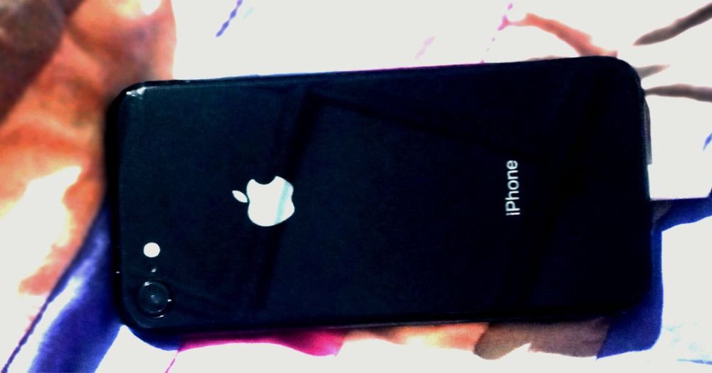 iphone se 2020 holati zor hamajoyi oziniki                           .